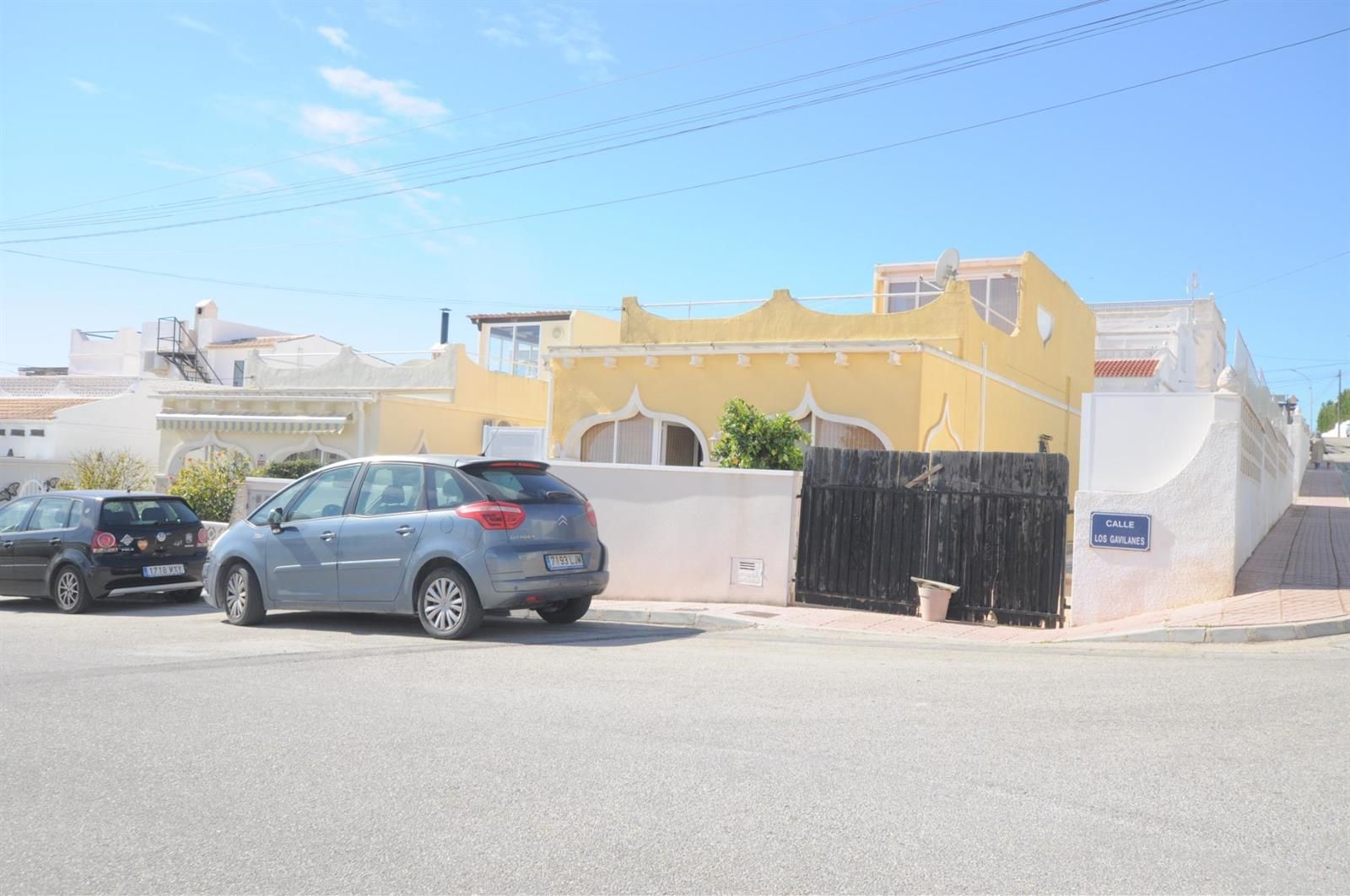 Chalet unifamiliar individual con orientación sureste y piscina privada