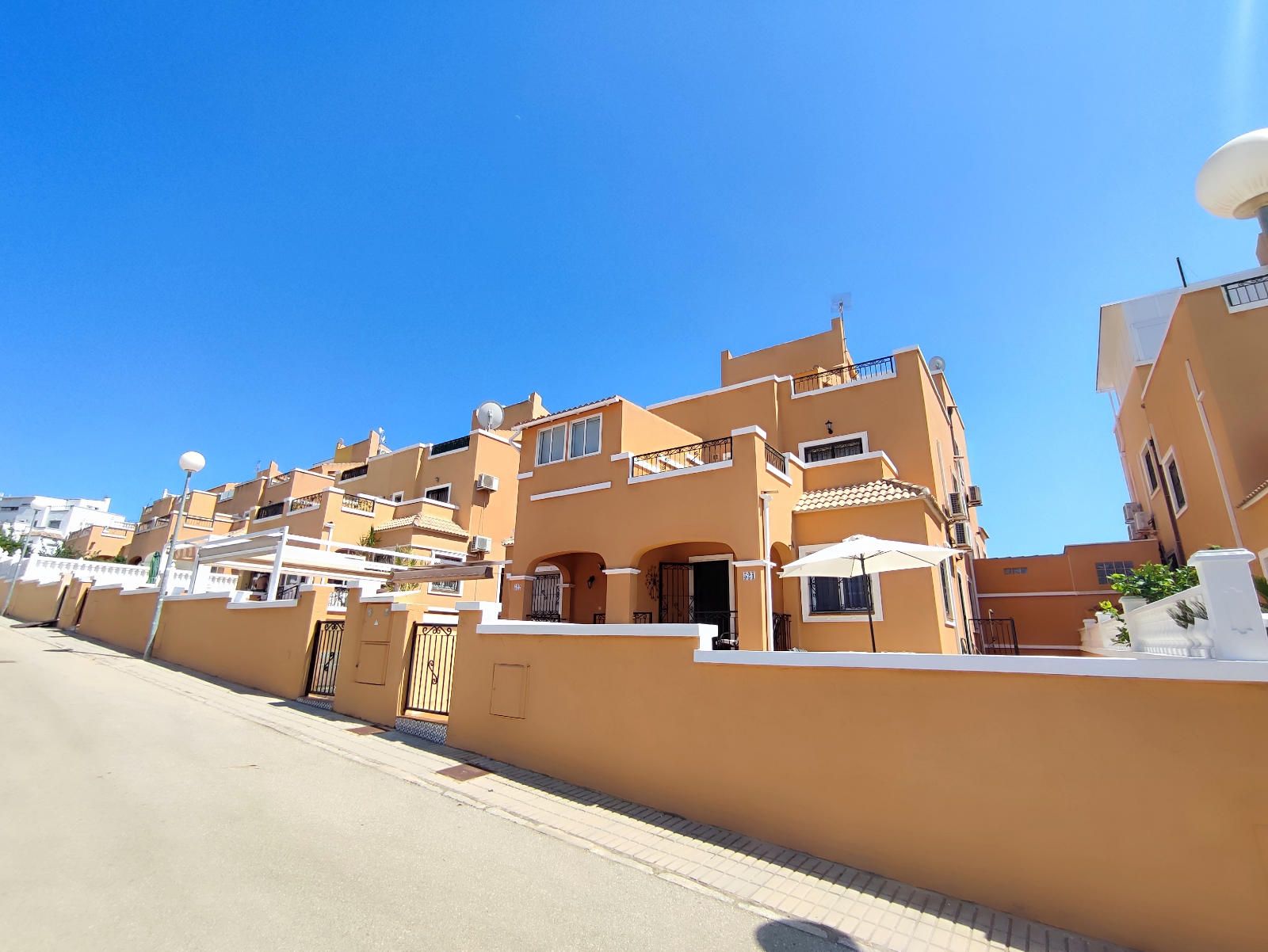 Chalets pareados en venta en Orihuela-Costa