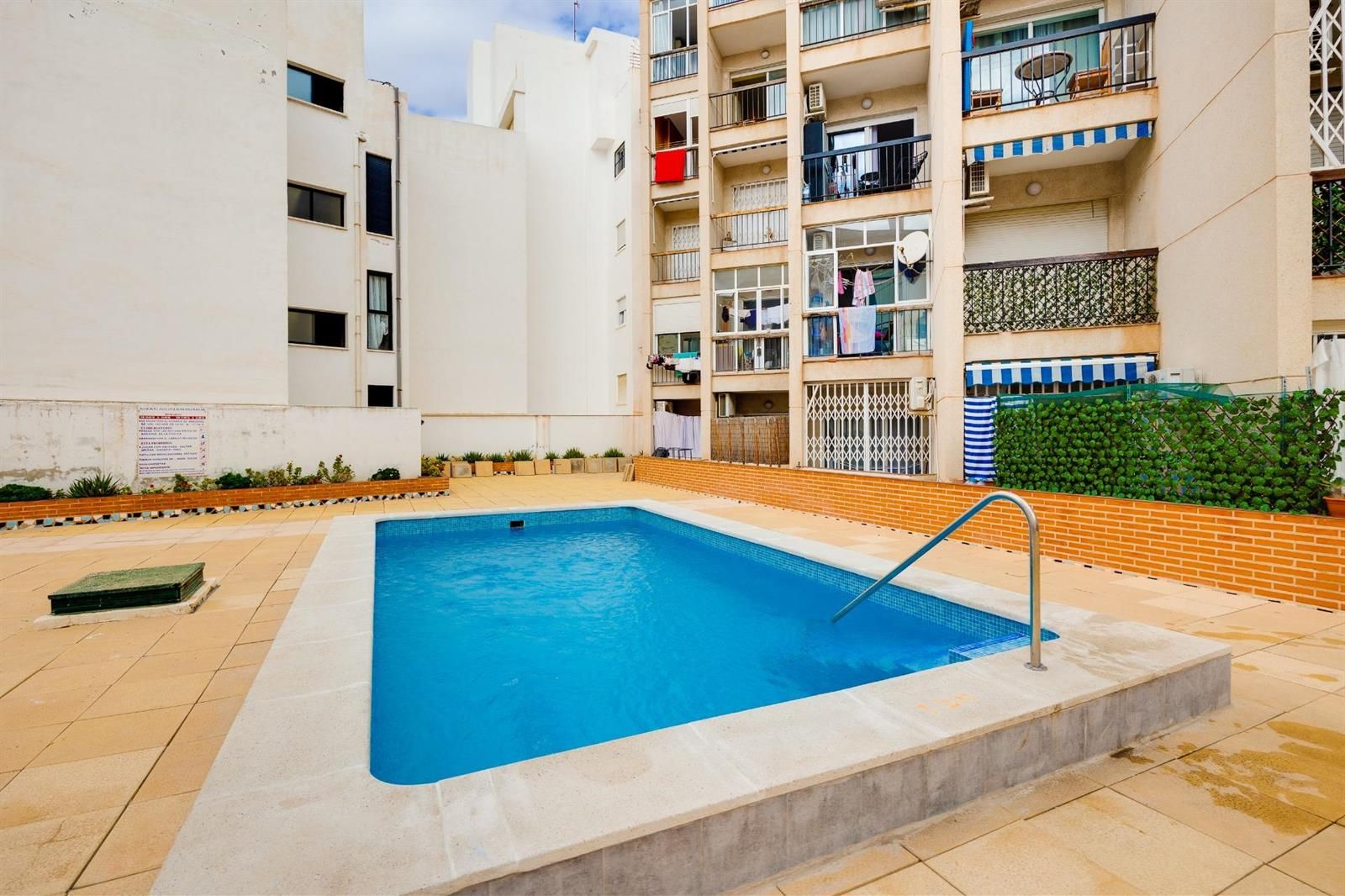 APPARTEMENT LUMINEUX À VENDRE AU COEUR DE PLAYA DEL CURA!!!! PISCINE COMMUNAUTAIRE!!!!! ESPACE DE GARAGE!!!!