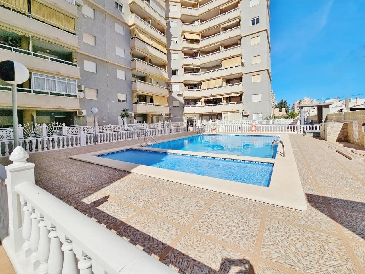 Piso con vistas a la piscina