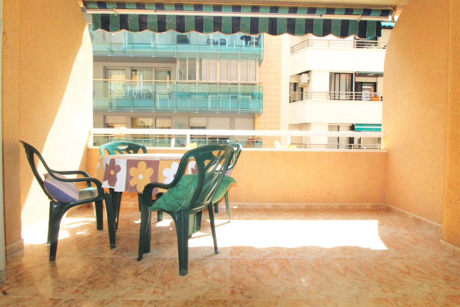 Apartamento a 180m de la playa con gran terraza en zona Las Columnas, Torrevieja