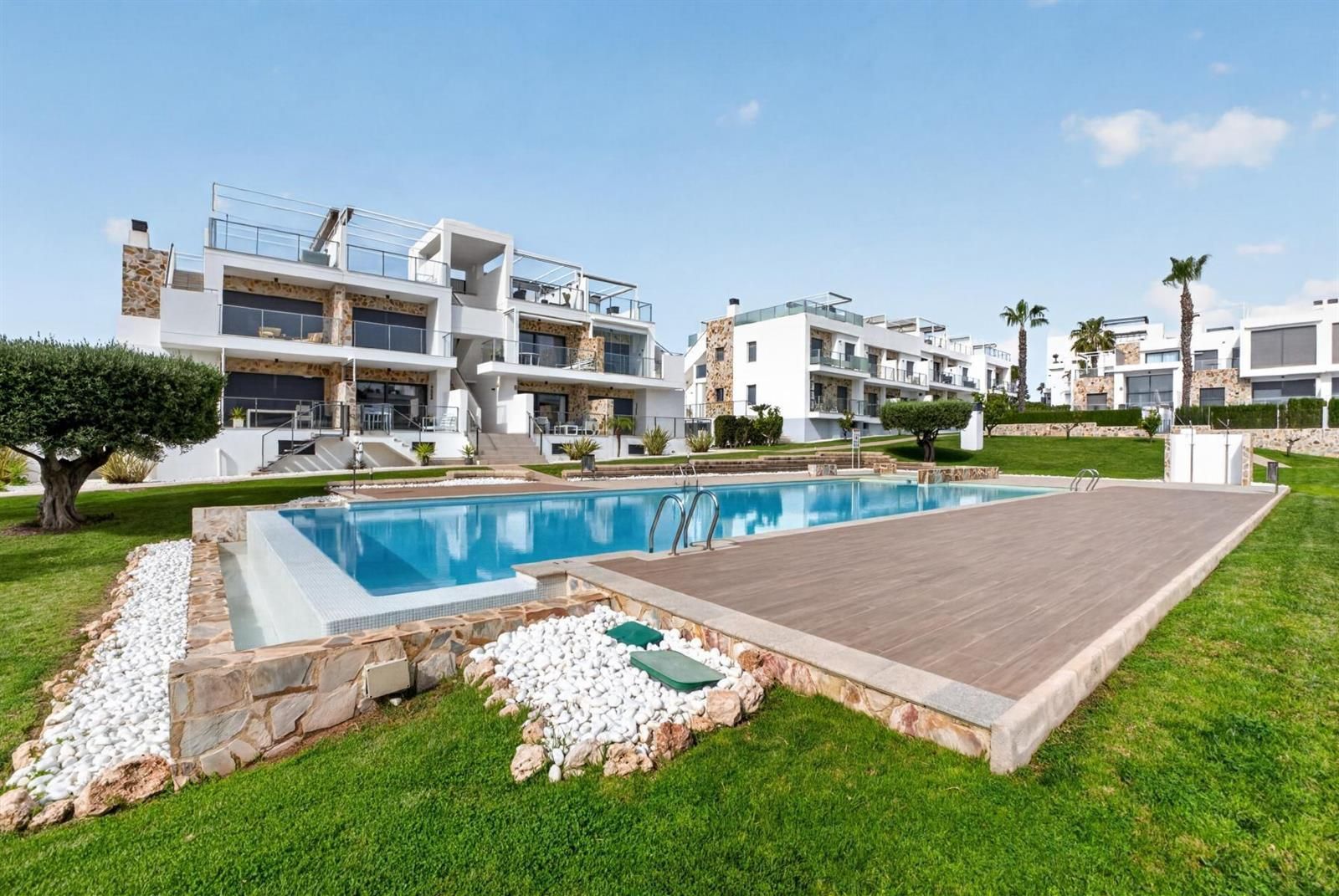 La Ceñuela, Moderno Bungalow de planta alta, con solarium privado y plaza de garaje, orientación sur