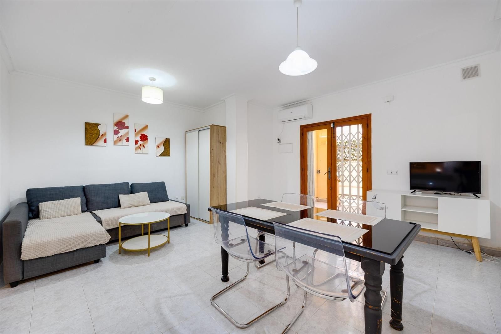 Piso de 2 dormitorios, zona Habaneras, 500 m de la playa