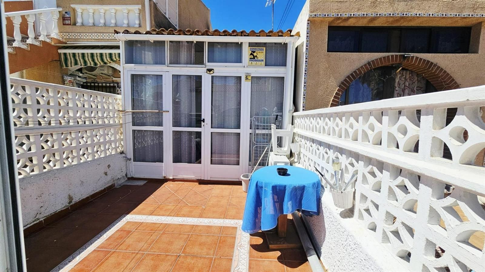 Bungalow con gran terraza privada en Nueva Torrevieja – perfecto para vivir o invertir
