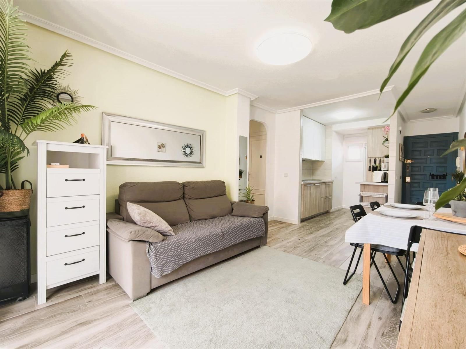 Renoviertes Apartment in Calas Blancas mit Pool und Parkplatz direkt am Meer!!!