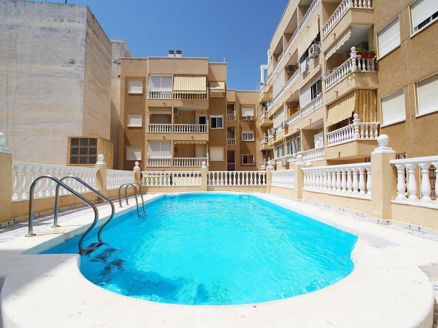 Apartamento de 2 dormitorios, 1 baño, piscina comunitaria, a unos 500 m de la Playa del Cura