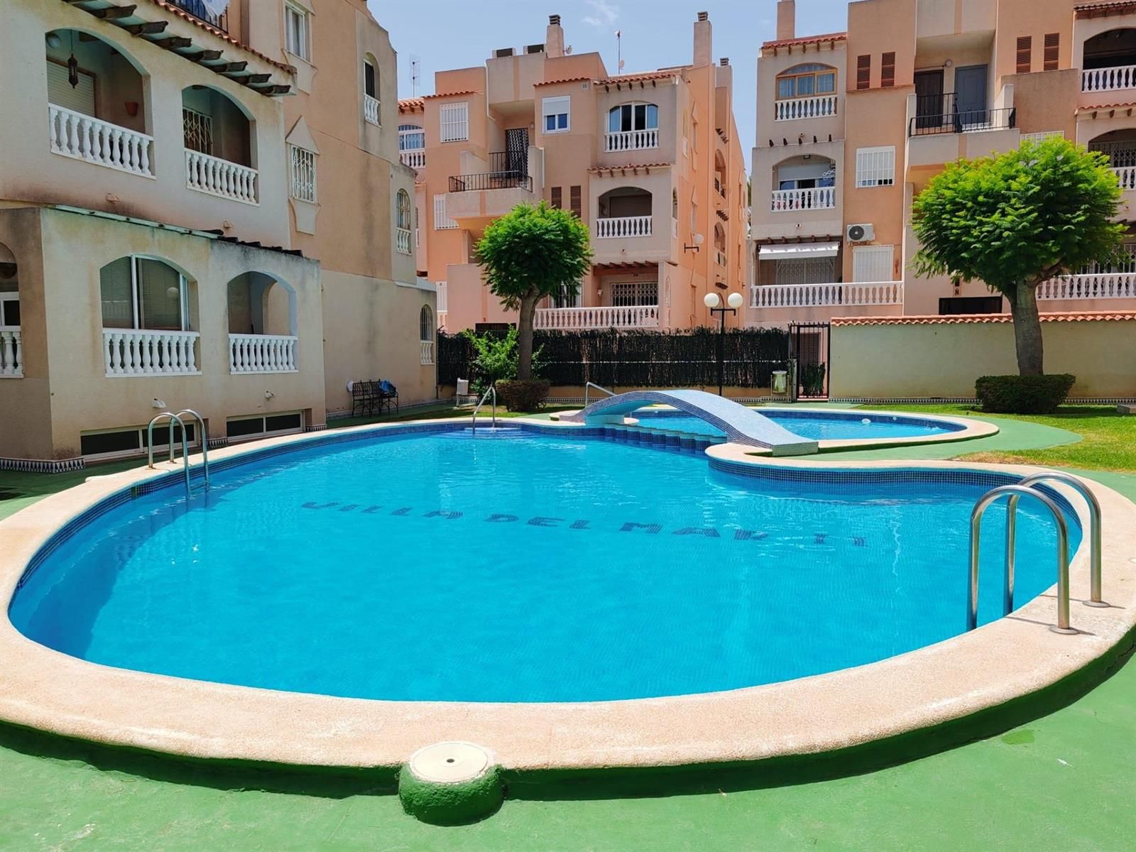 Venta de Apartamento con piscina comunitaria Torrevieja Alicante