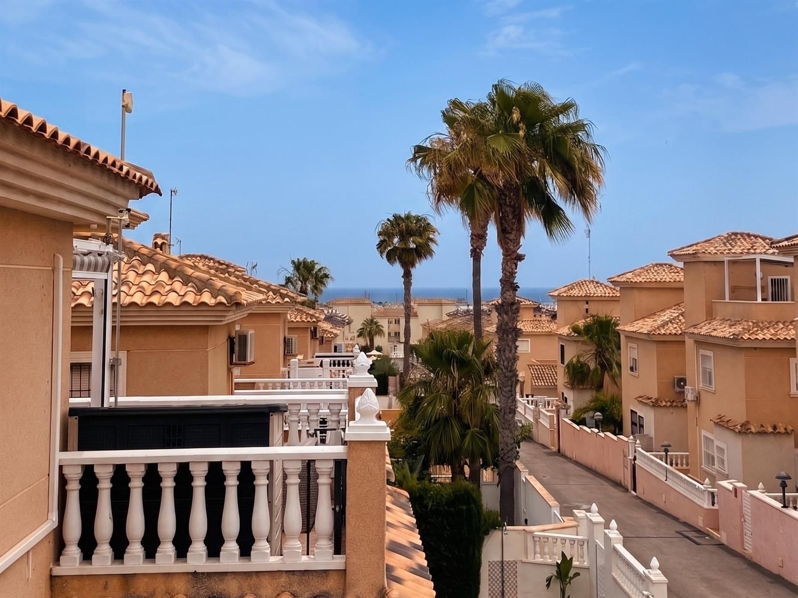 Fristående villa i en exklusiv gated urbanisering i Los Altos, Orihuela