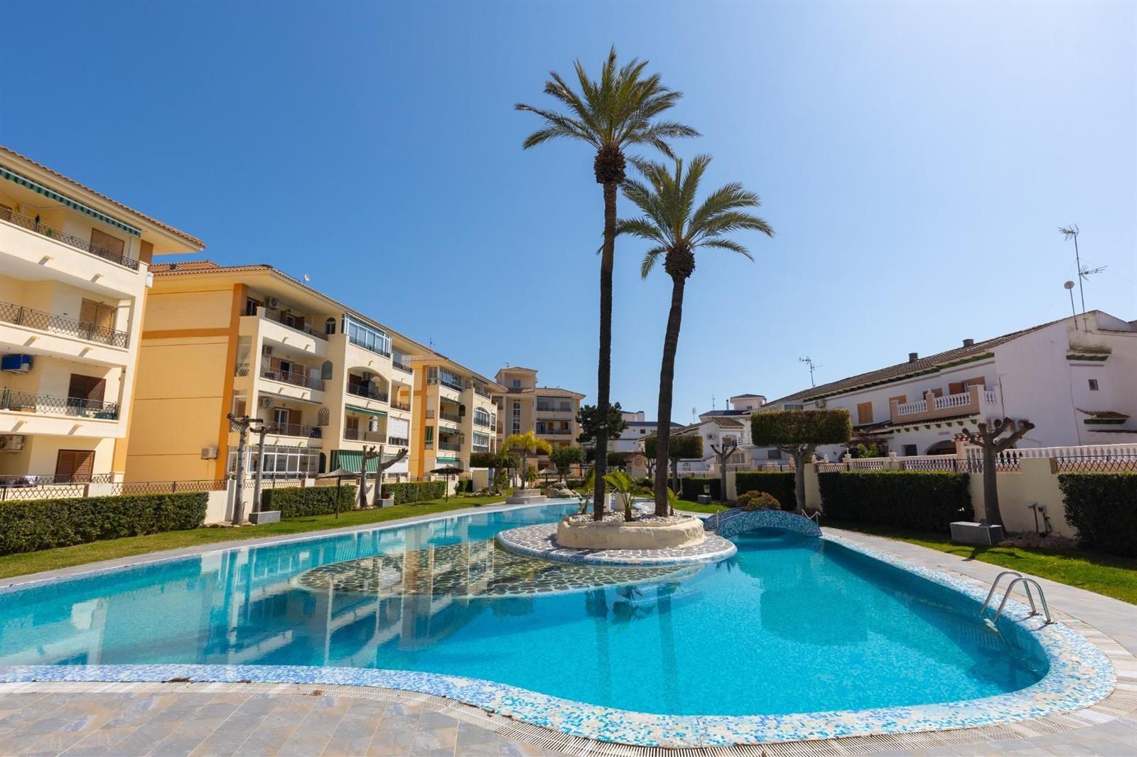 ESTUDIO EN URBANIZACION CON PISCINA COMUNITARIA A 500 METROS DE LA PLAYA DE LA MATA!