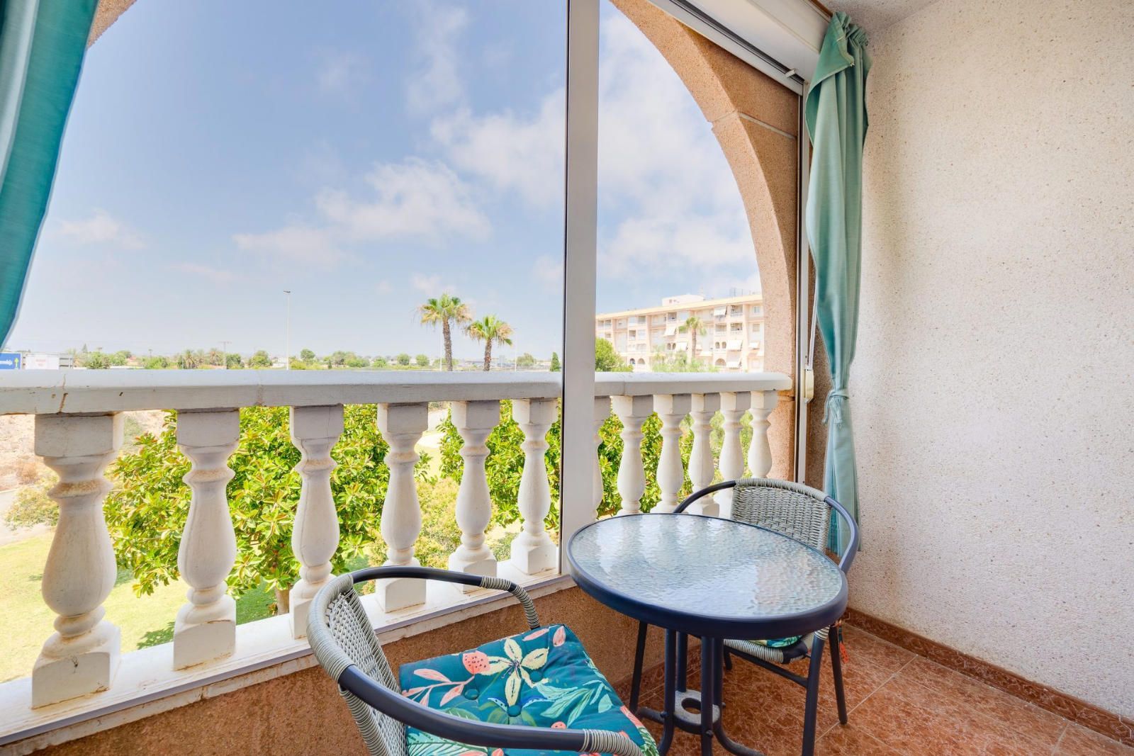 Hay hogares que simplemente ofrecen un lugar donde vivir… y otros que consiguen que te sientas en casa desde el primer instante.