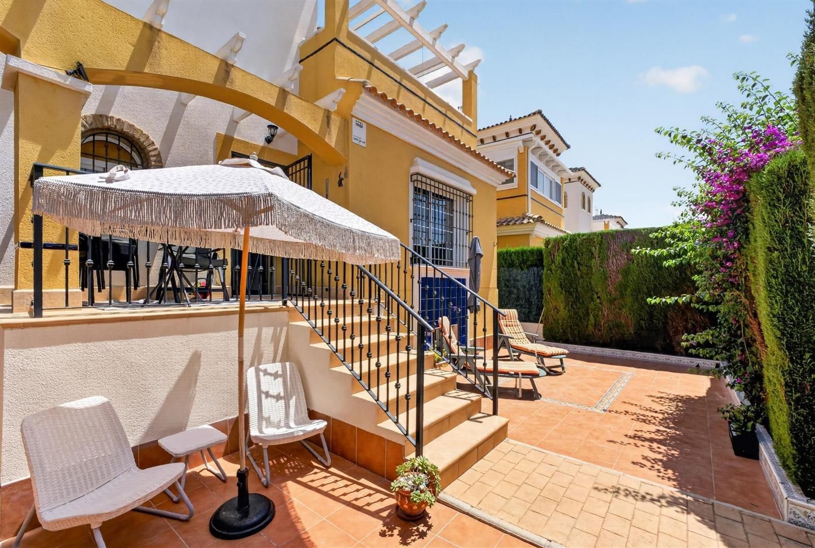 Garden Hill, Acogedor Chale Independiente, con semi-sótano y aparcamiento en la parcela, orientación sur