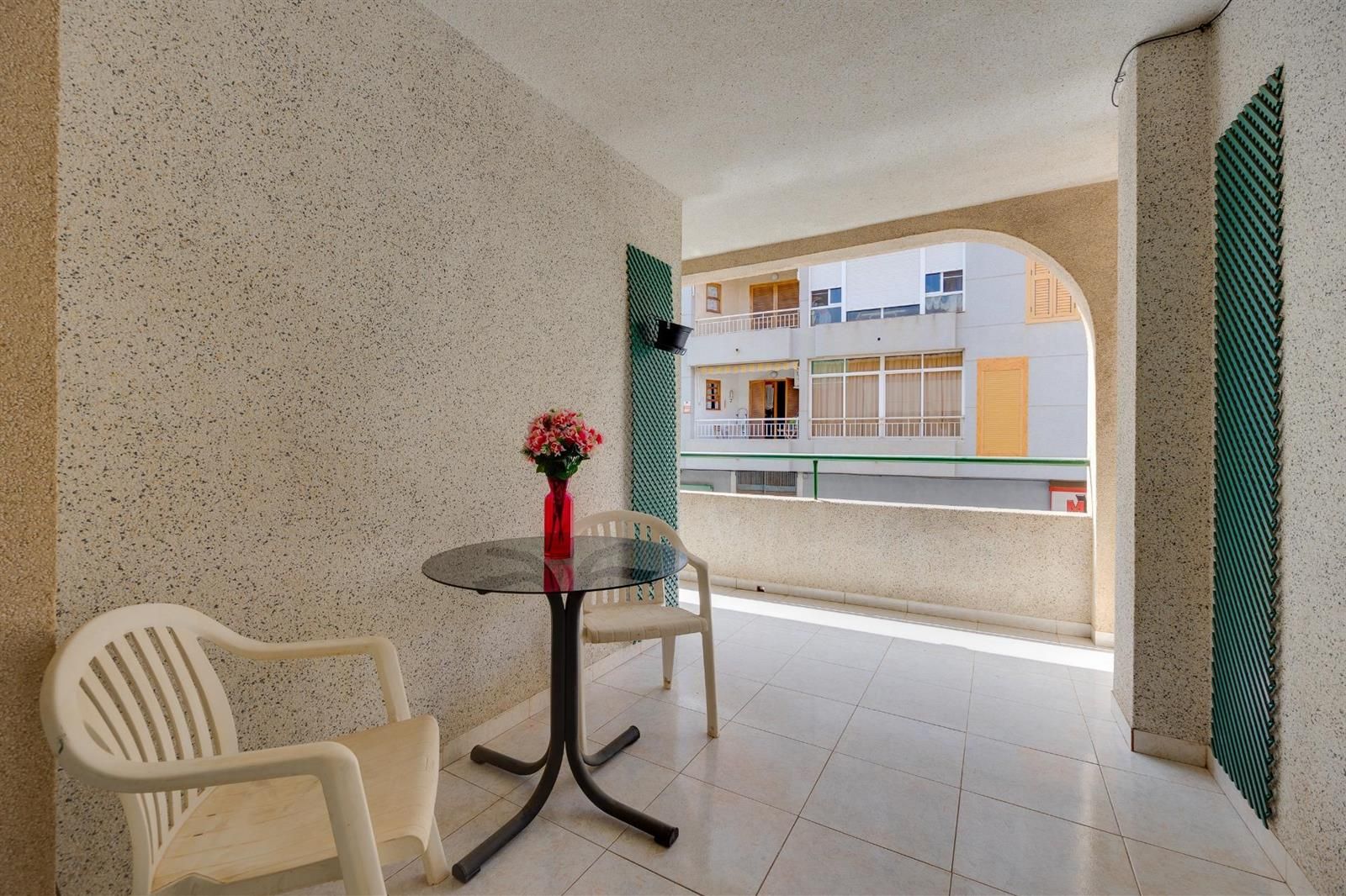 Amplio Apartamento en Acequion, Torrevieja - ¡A solo 250m de la Playa!