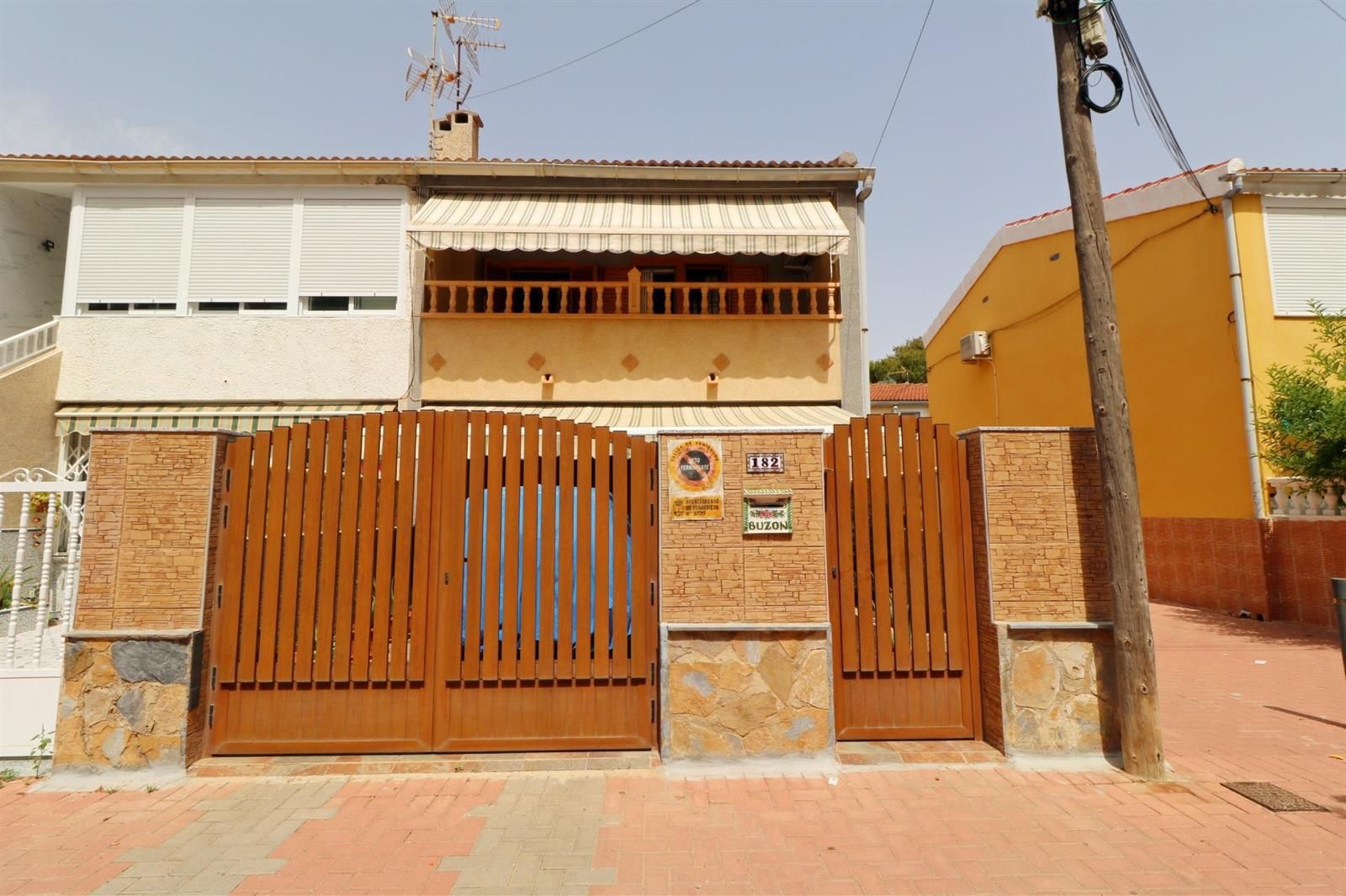 MAISON DE VILLE D'ANGLE À PROXIMITÉ DE LA MER