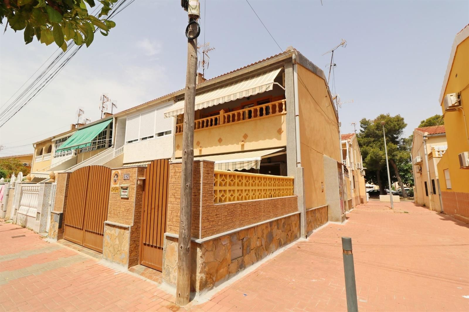 ADOSADO DE ESQUINA JUNTO AL MAR · foto 2