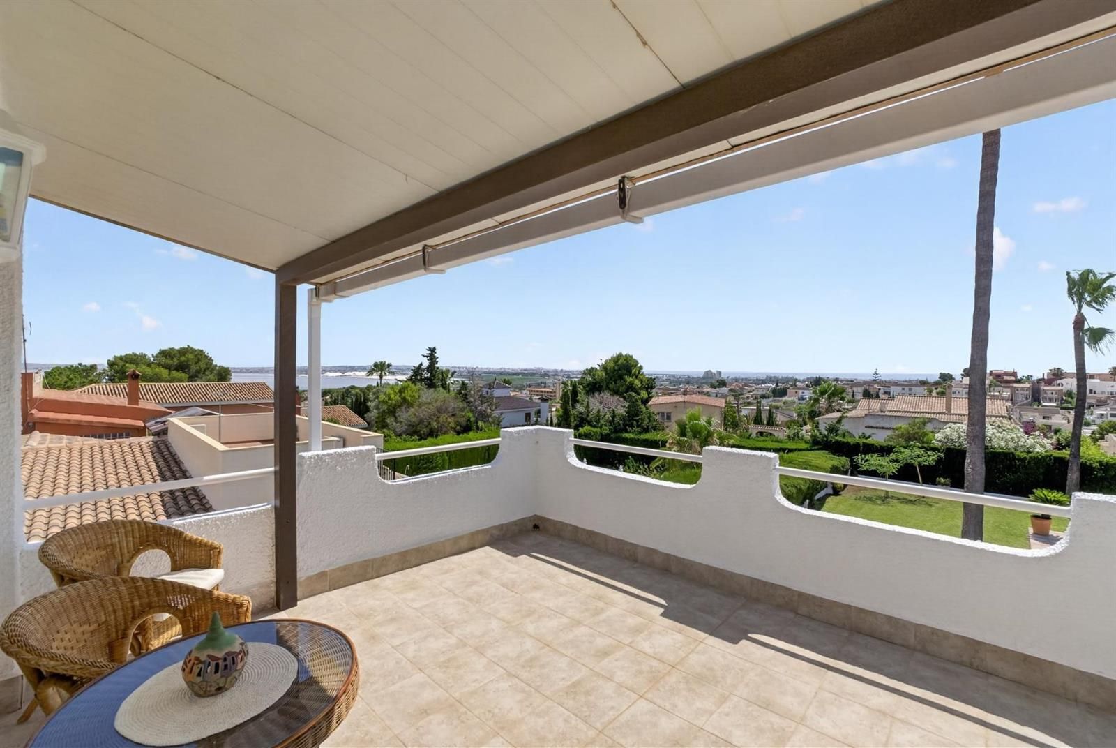 Villa individuelle de style méditerranéen avec piscine privée sur un terrain de 800 m² à Los Balcones, Torrevieja · photos 24