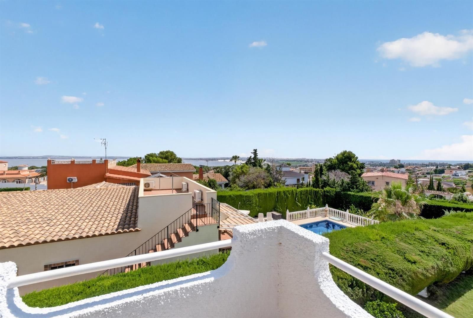 Villa individuelle de style méditerranéen avec piscine privée sur un terrain de 800 m² à Los Balcones, Torrevieja · photos 26