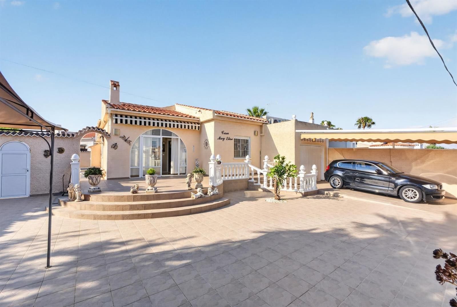 Charmante villa jumelée avec piscine privée et grand terrain à San Luis, Le Chaparral, Torrevieja · photos 2