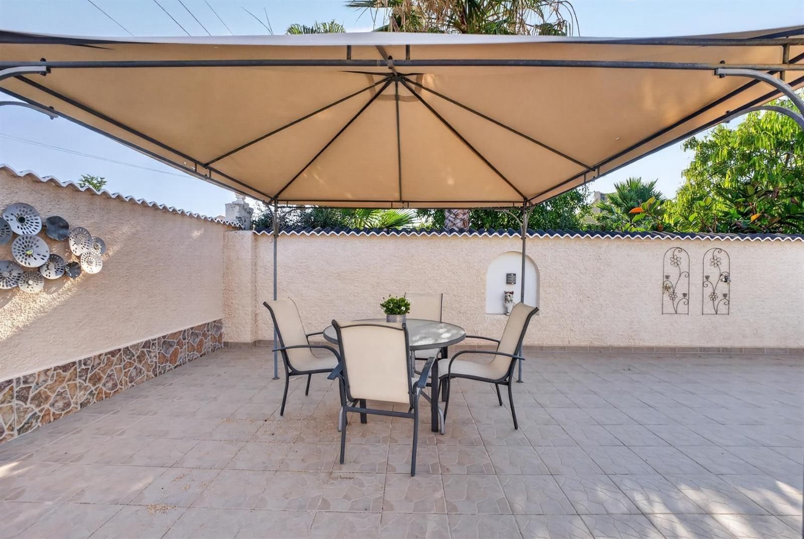 Charmante villa jumelée avec piscine privée et grand terrain à San Luis, Le Chaparral, Torrevieja · photos 4