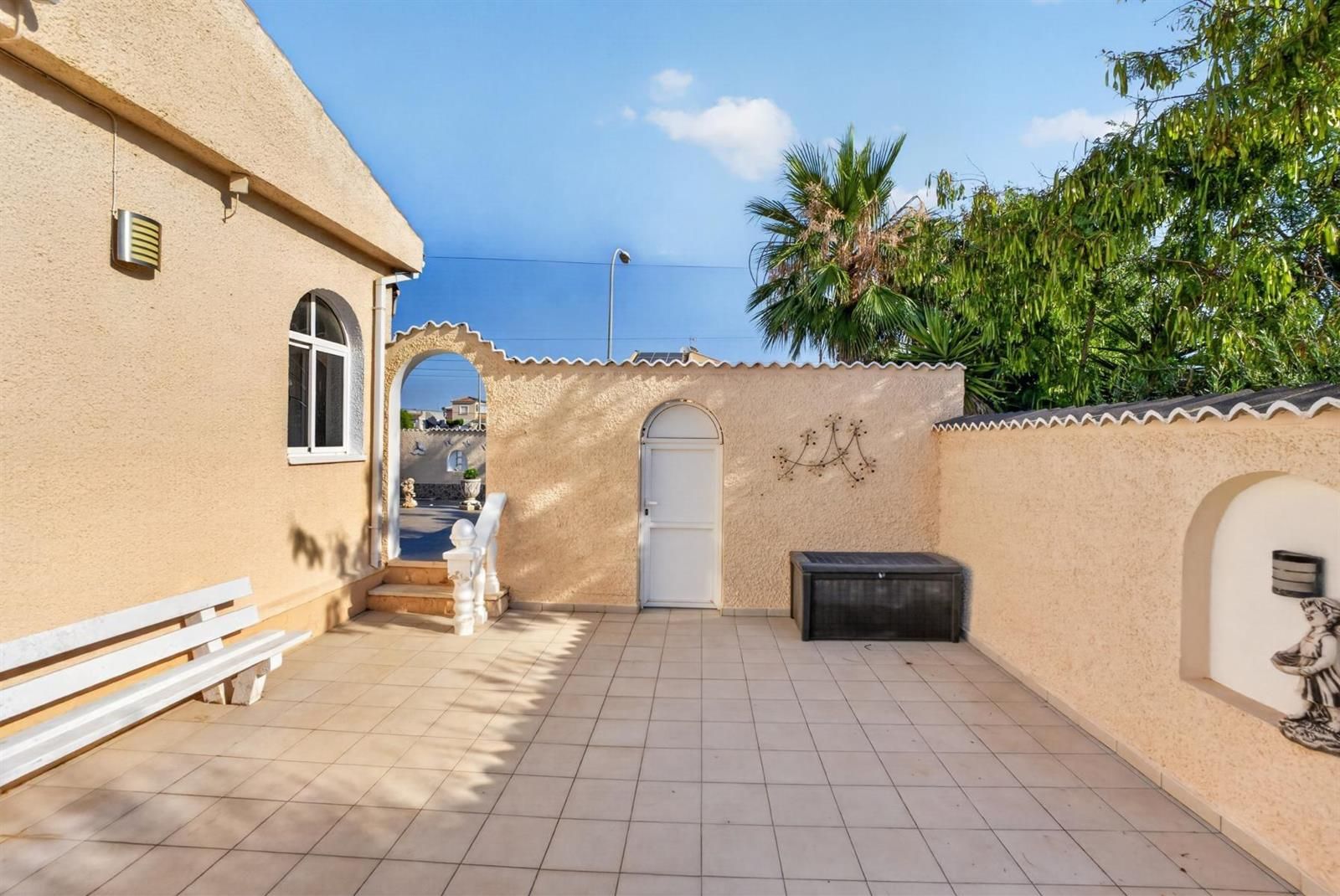 Charmante villa jumelée avec piscine privée et grand terrain à San Luis, Le Chaparral, Torrevieja · photos 5