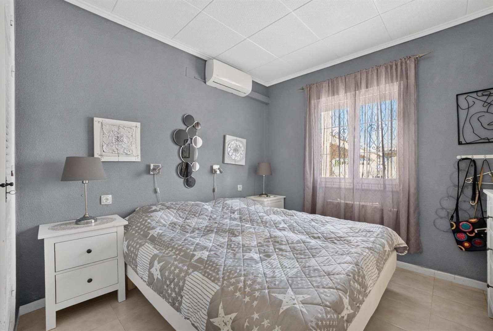 Charmante villa jumelée avec piscine privée et grand terrain à San Luis, Le Chaparral, Torrevieja · photos 14