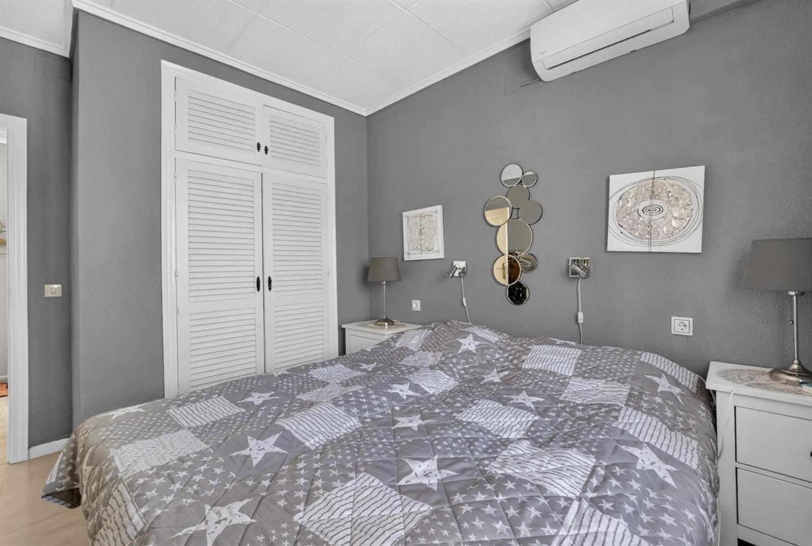 Charmante villa jumelée avec piscine privée et grand terrain à San Luis, Le Chaparral, Torrevieja · photos 15