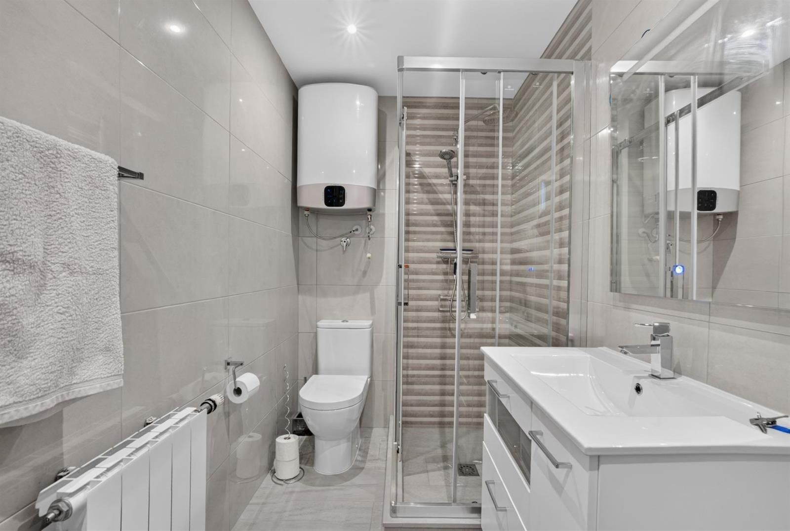 Charmante villa jumelée avec piscine privée et grand terrain à San Luis, Le Chaparral, Torrevieja · photos 19