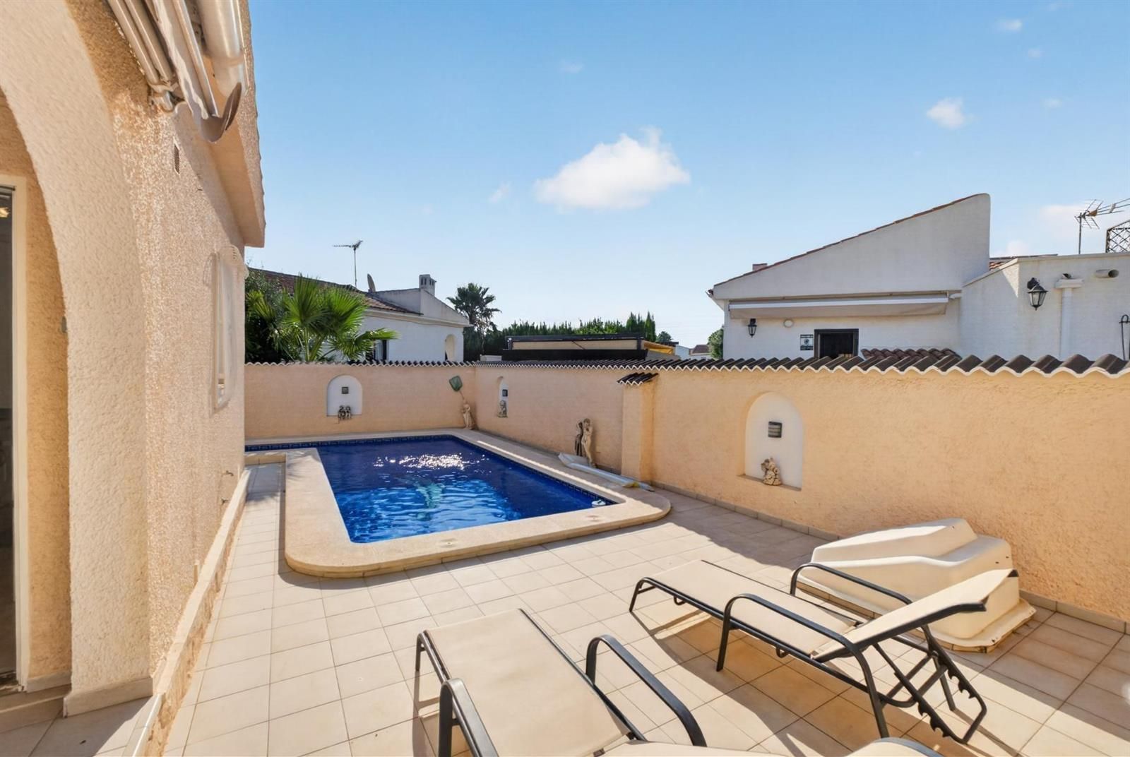 Charmante villa jumelée avec piscine privée et grand terrain à San Luis, Le Chaparral, Torrevieja · photos 23