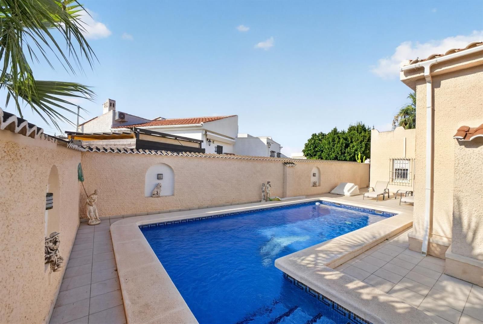 Charmante villa jumelée avec piscine privée et grand terrain à San Luis, Le Chaparral, Torrevieja · photos 24