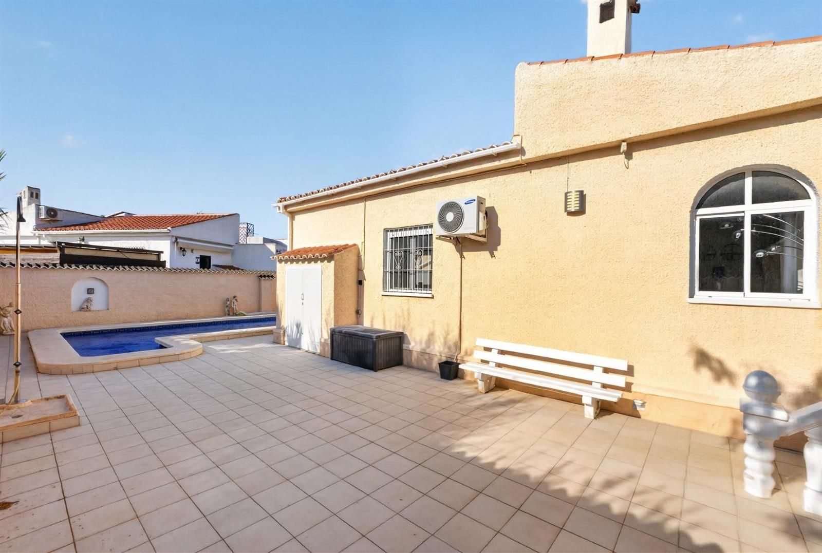 Charmante villa jumelée avec piscine privée et grand terrain à San Luis, Le Chaparral, Torrevieja · photos 25
