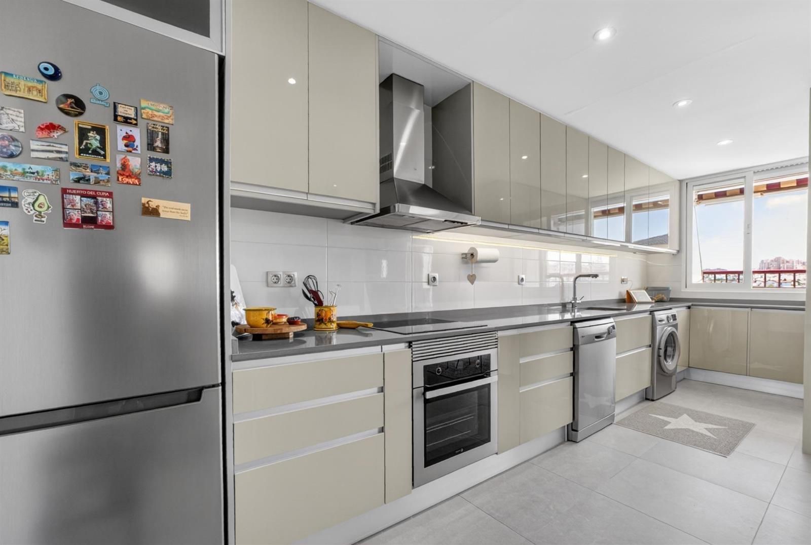 Viña Mar VII – Appartement au quatrième étage avec vue frontale sur la mer, piscine commune et garage à seulement 300 mètres de la plage de La Mata · foto 3