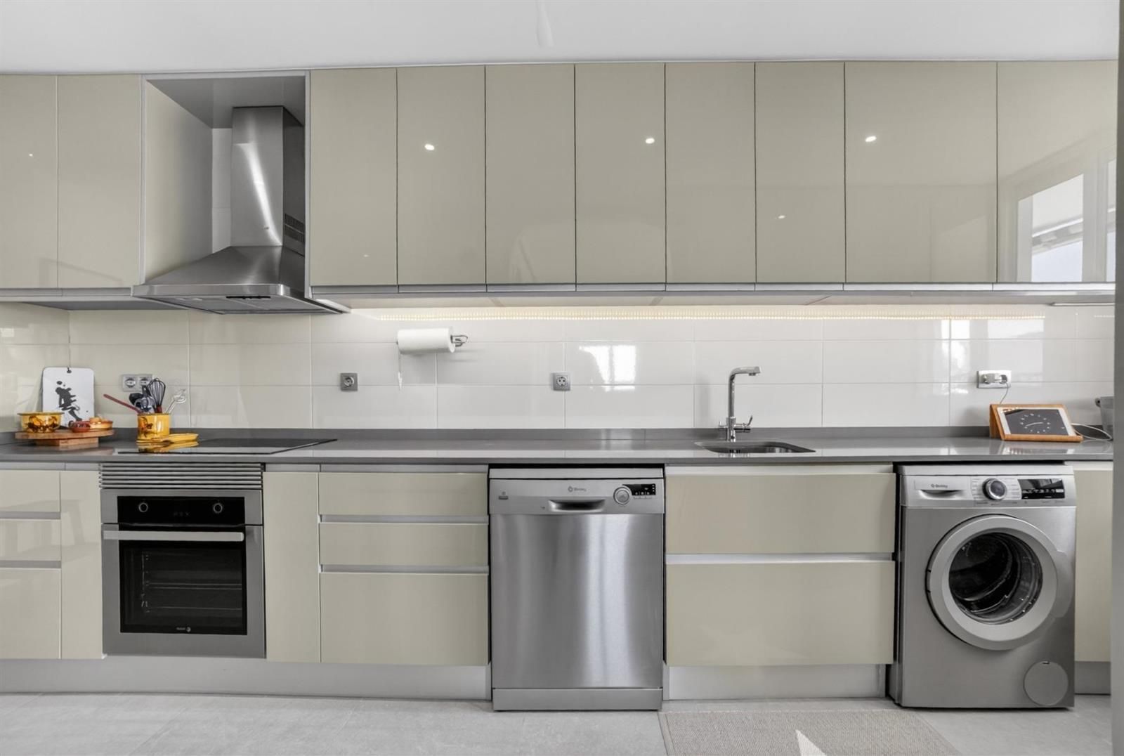 Viña Mar VII – Appartement au quatrième étage avec vue frontale sur la mer, piscine commune et garage à seulement 300 mètres de la plage de La Mata · foto 10