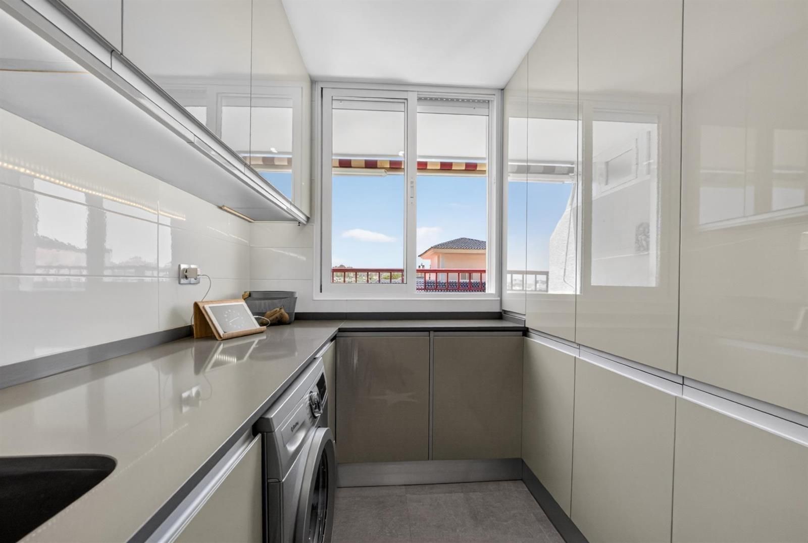 Viña Mar VII – Appartement au quatrième étage avec vue frontale sur la mer, piscine commune et garage à seulement 300 mètres de la plage de La Mata · foto 12