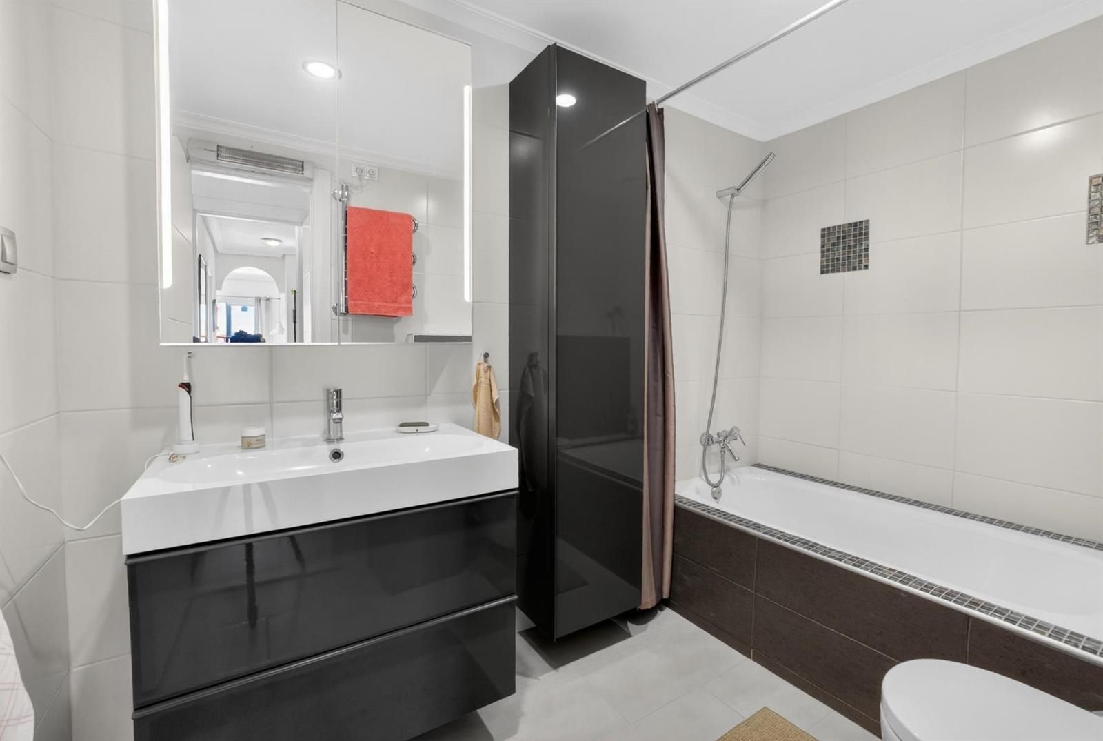 Viña Mar VII – Appartement au quatrième étage avec vue frontale sur la mer, piscine commune et garage à seulement 300 mètres de la plage de La Mata · foto 16