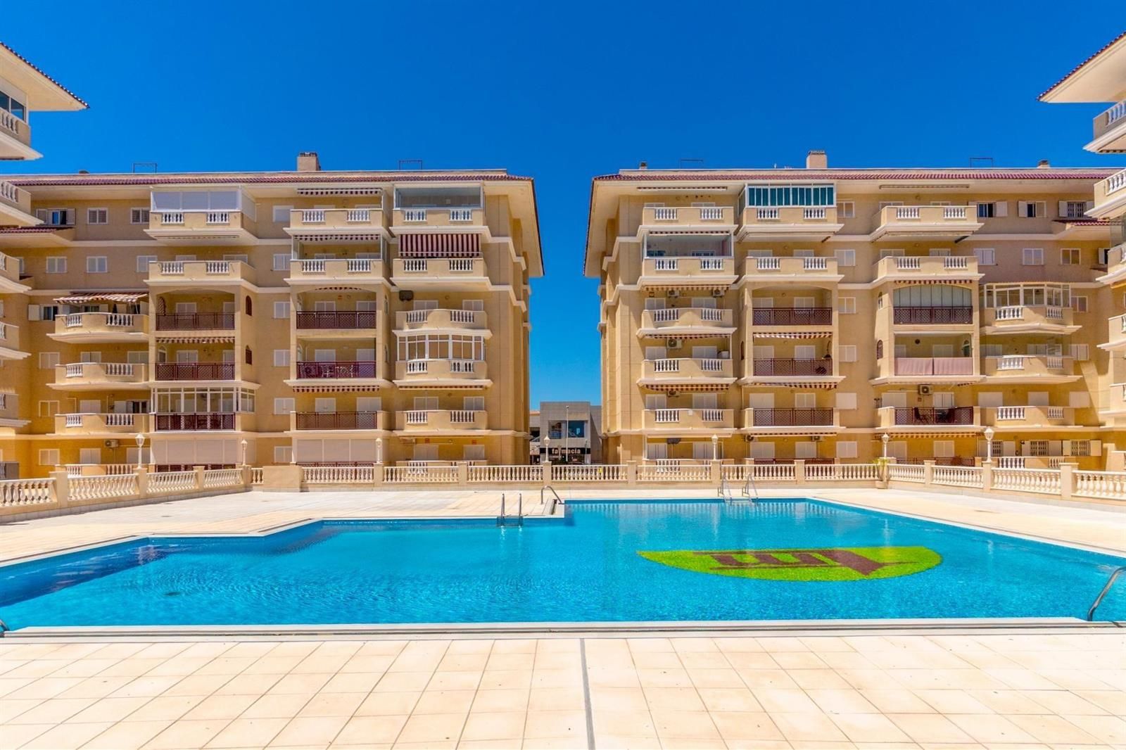 Viña Mar VII – Appartement au quatrième étage avec vue frontale sur la mer, piscine commune et garage à seulement 300 mètres de la plage de La Mata · foto 33