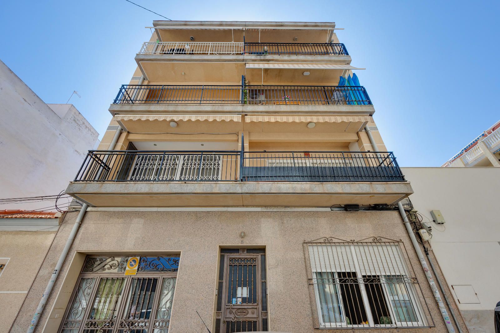 Acogedora planta baja transformada de local · foto 6