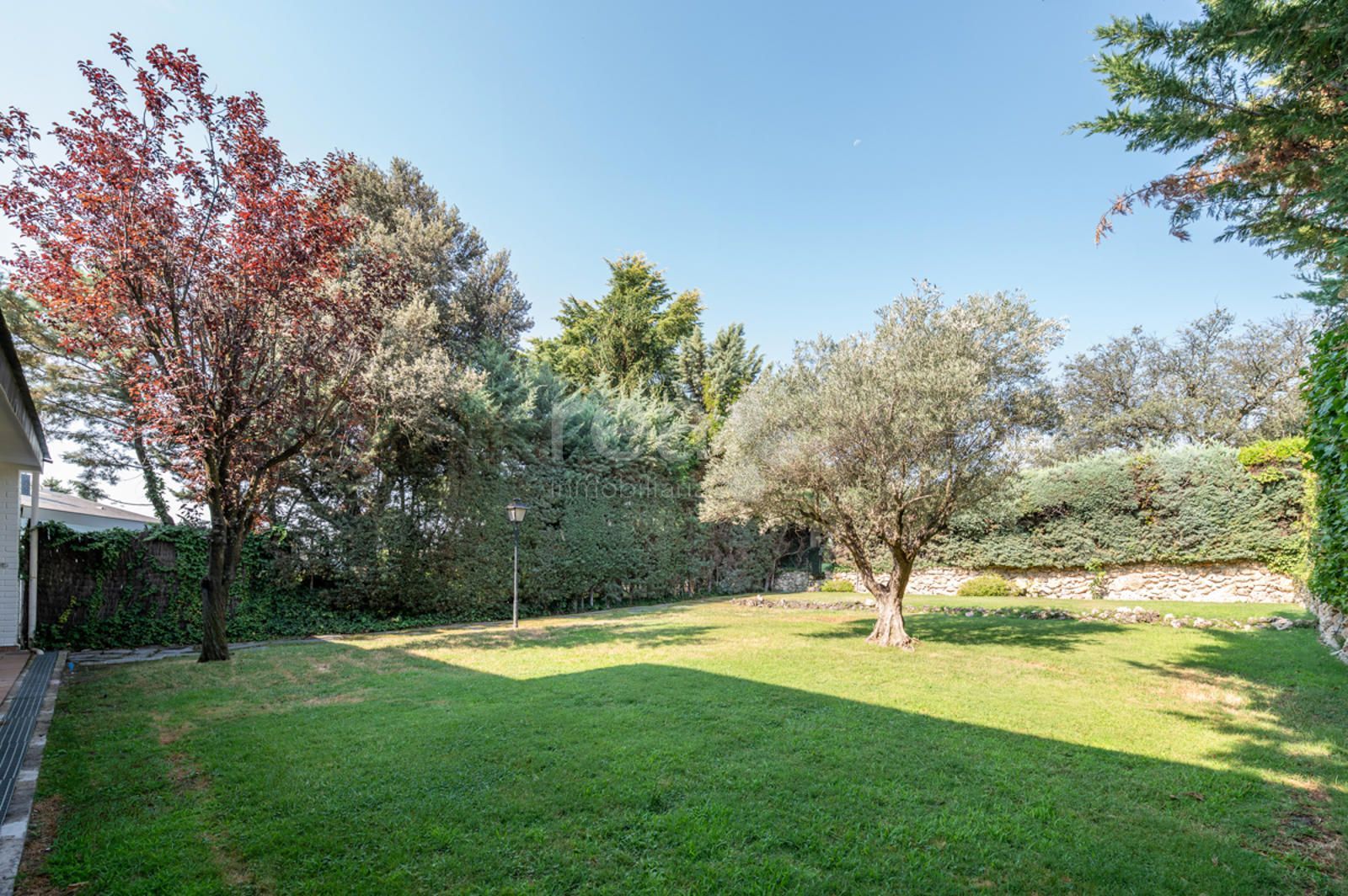 Corner townhouse for rent in Alcobendas, Madrid (La Moraleja)