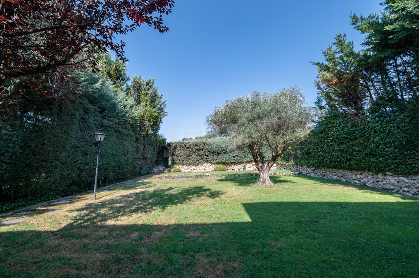 Corner townhouse for rent in Alcobendas, Madrid (La Moraleja)
