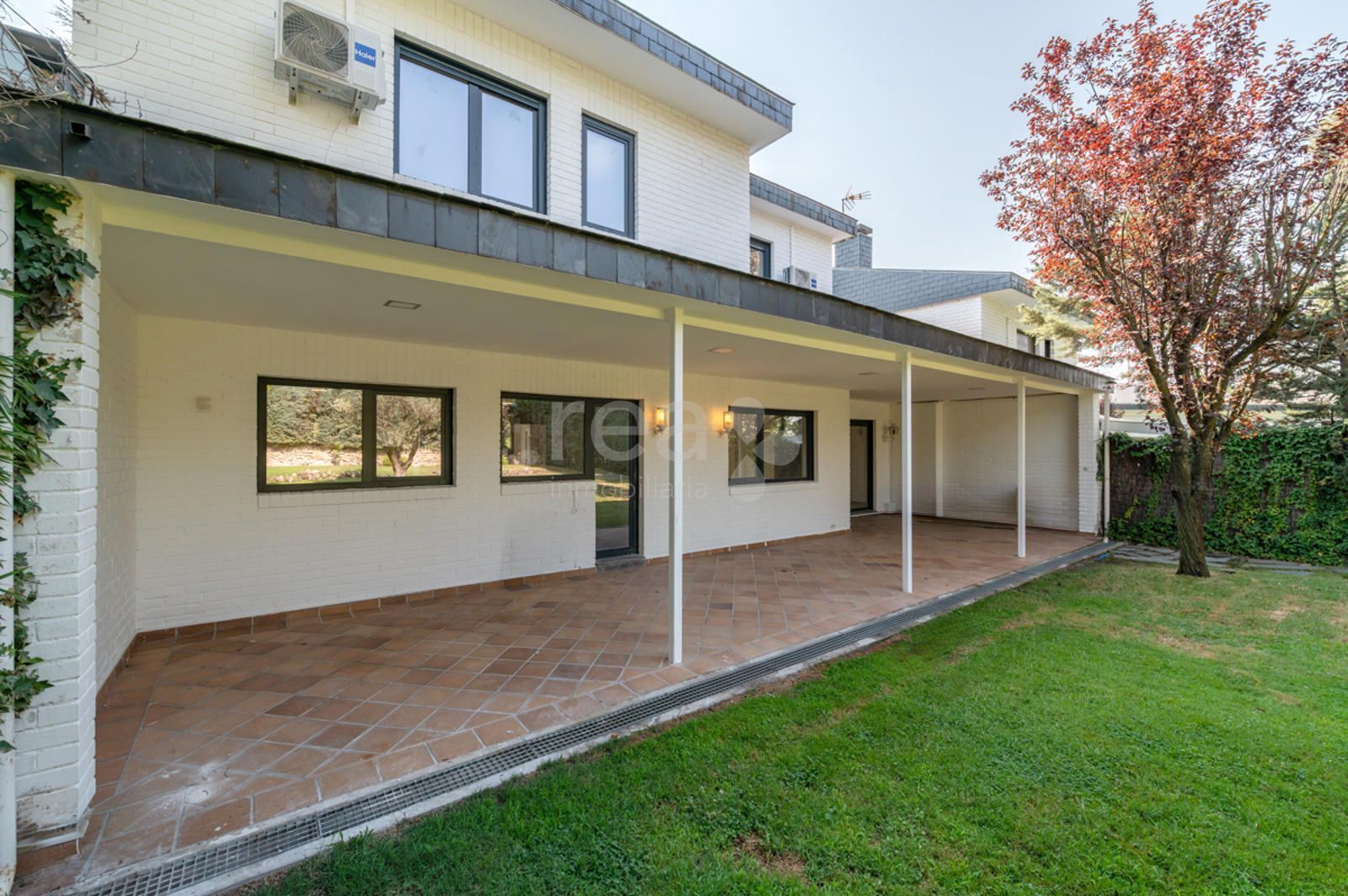 Corner townhouse for rent in Alcobendas, Madrid (La Moraleja)