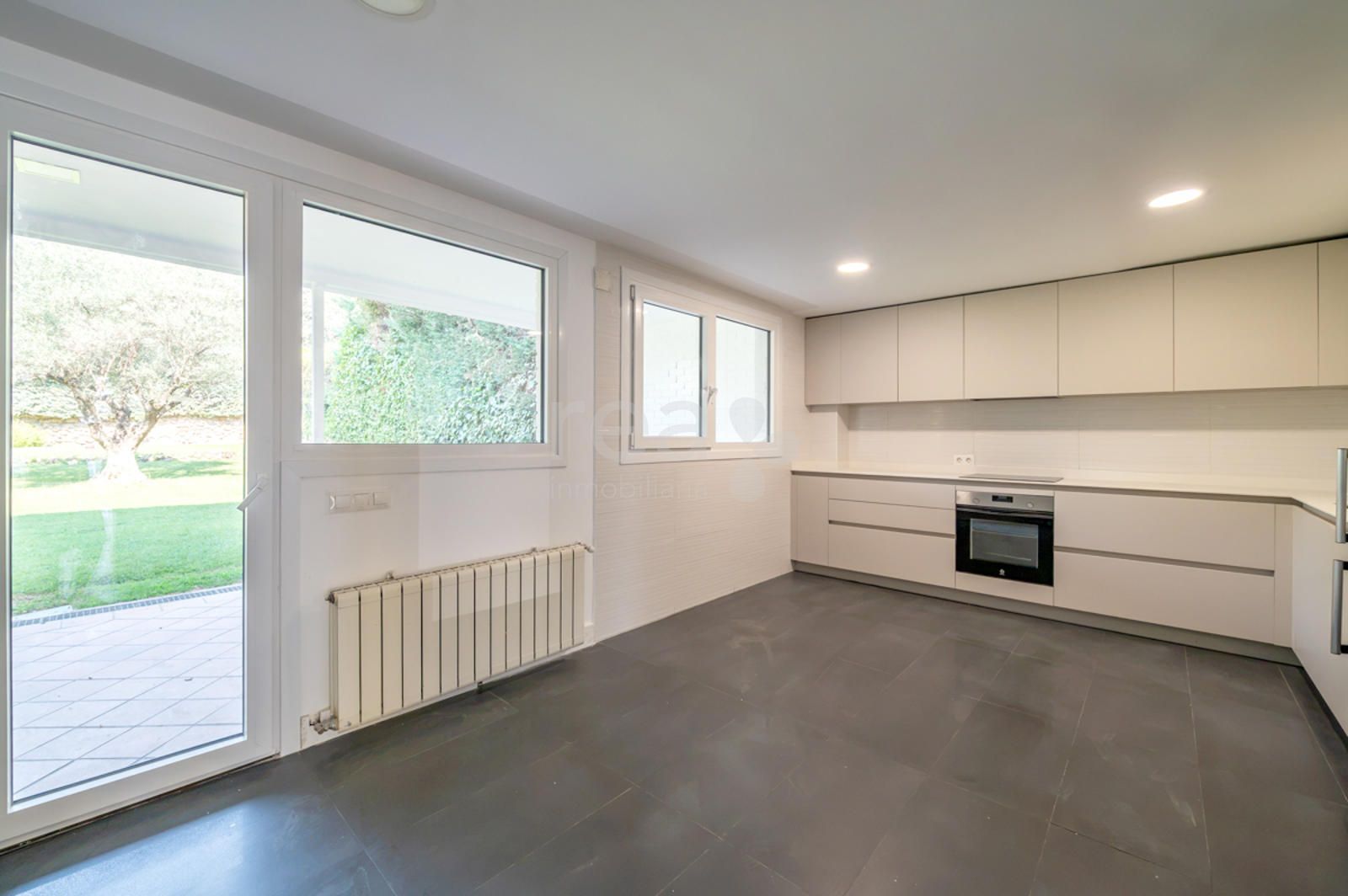 Corner townhouse for rent in Alcobendas, Madrid (La Moraleja)