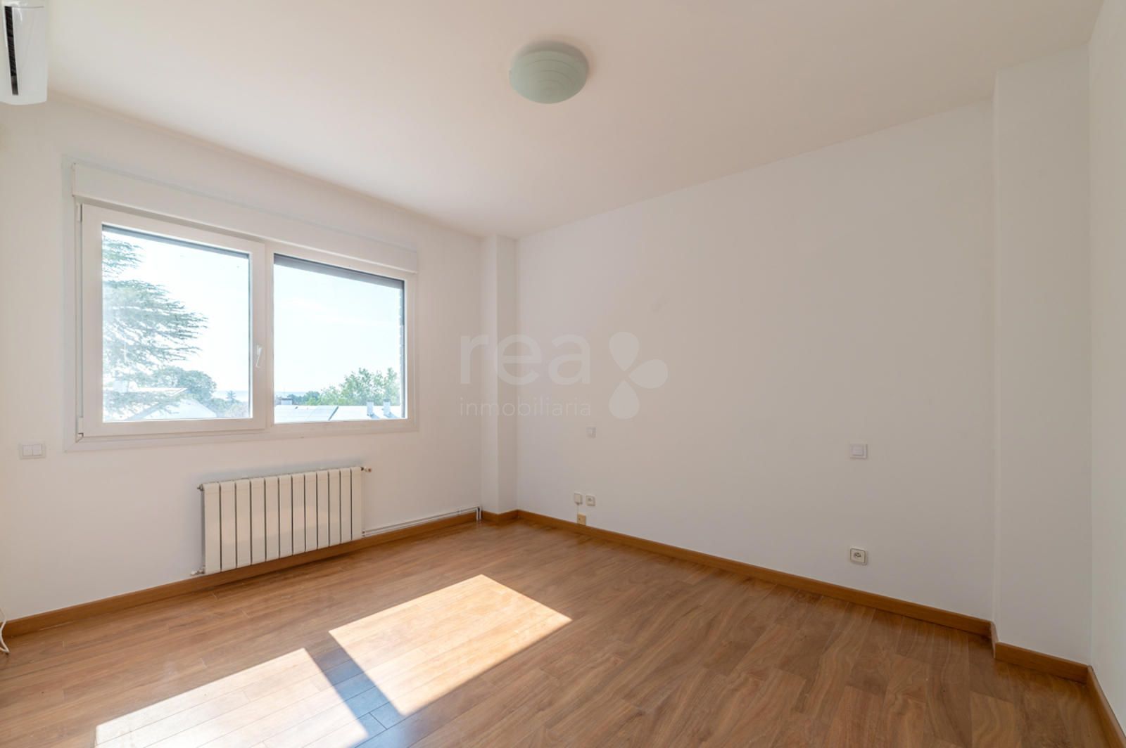 Corner townhouse for rent in Alcobendas, Madrid (La Moraleja)