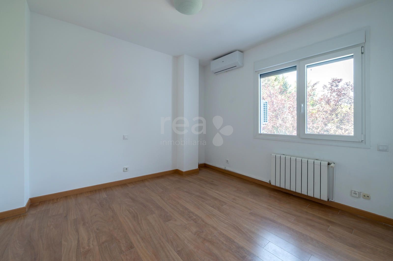 Corner townhouse for rent in Alcobendas, Madrid (La Moraleja)