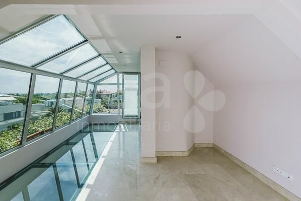 Penthouse - Corner townhouse for rent in Alcobendas, Madrid (El Encinar)