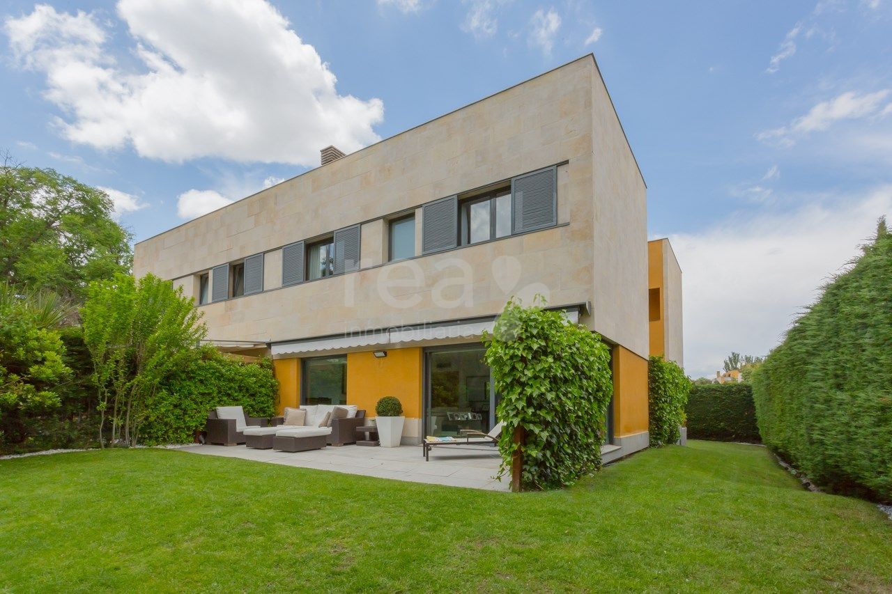 Corner townhouse for rent Alcobendas, Madrid. Ref: 7631. Rea Inmobiliaria