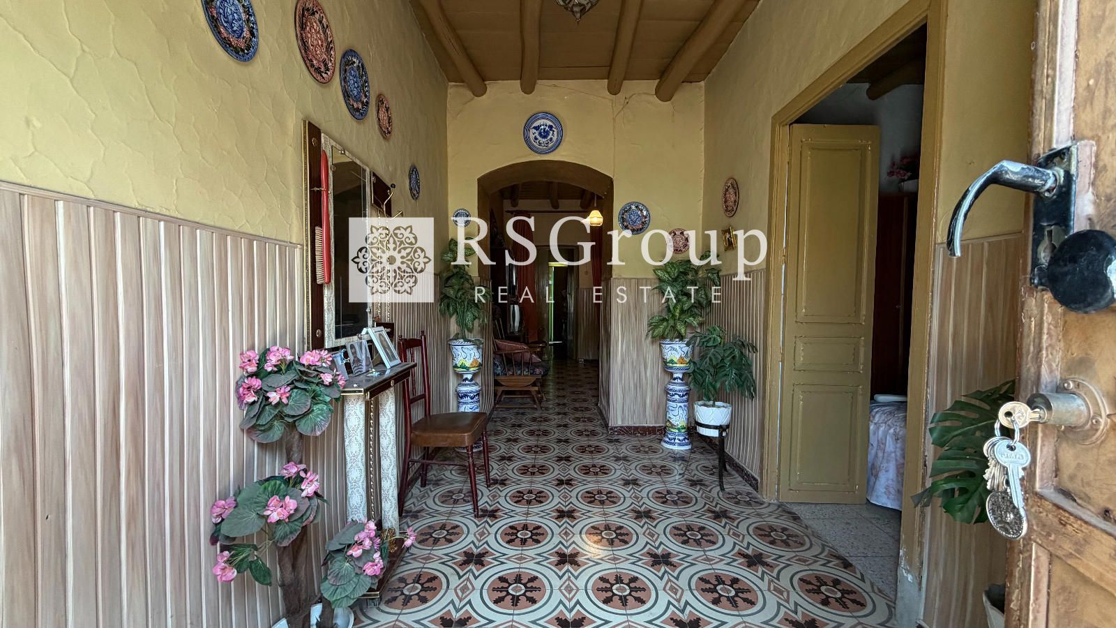 CASA CON ENCANTO PARA REFORMAR EN CALA – SOLO 50.000 € - Foto 2