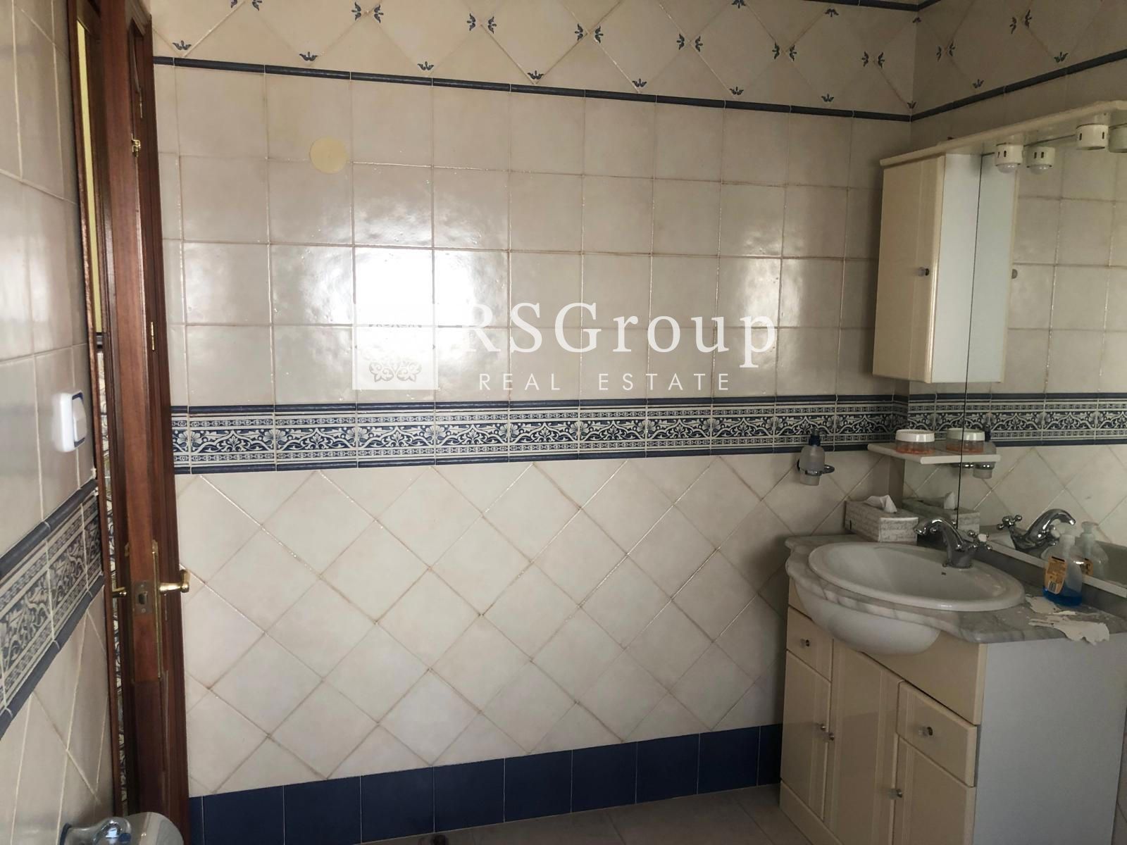 CASA AMPLIA DE 200 M² CON PATIO, BUHARDILLA Y MÚLTIPLES POSIBILIDADES EN EL CAMPILLO (HUELVA) - Foto 17