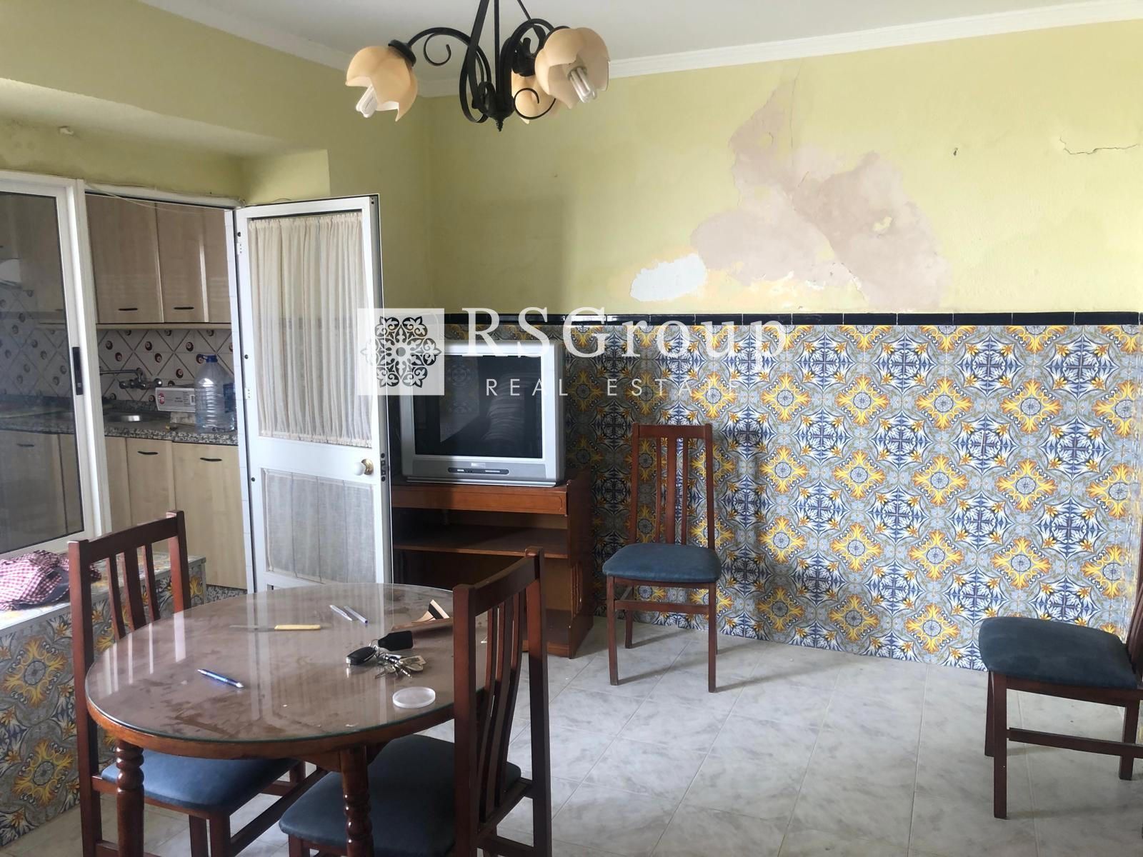 CASA AMPLIA DE 200 M² CON PATIO, BUHARDILLA Y MÚLTIPLES POSIBILIDADES EN EL CAMPILLO (HUELVA) - Foto 8